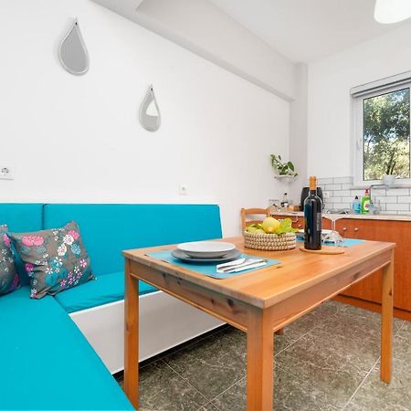 Small Patak House プサリビ エクステリア 写真